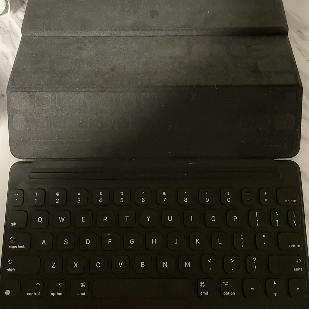 Apple MX3L2LL/A Smart Keyboard Folio/Case - Black